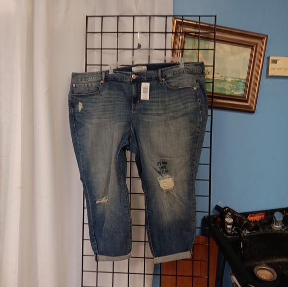 NWT Torrid crop skinny jeans light Wash stretch Sz 28 Distressed Words NWT $65 - Picture 2 of 7